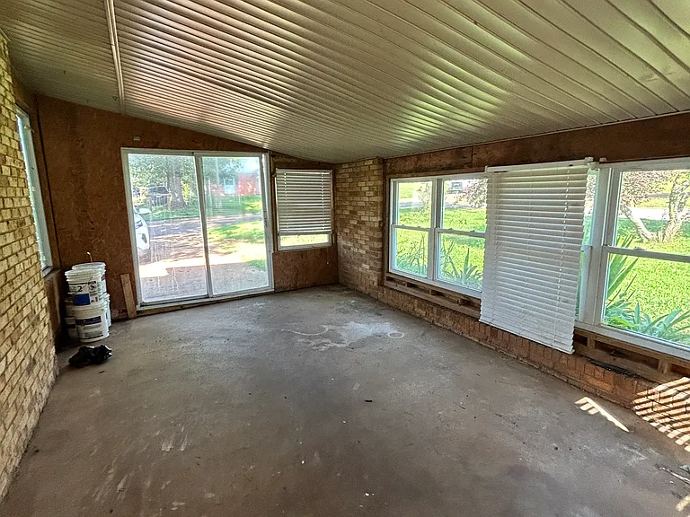 2814 Holiday Dr SW — Photo 12