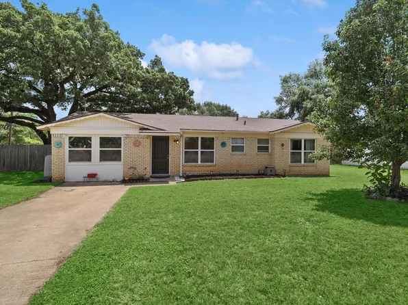 412 Fleming Dr, Hurst, TX 76053