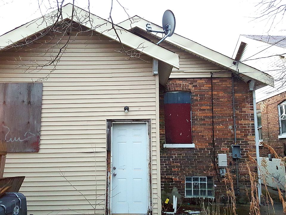 2nd image of 1369 Ellsworth St