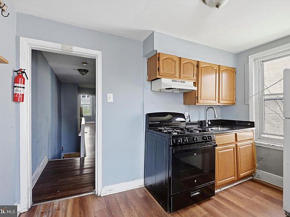 3rd image of 1724 Federal St