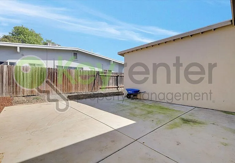 8133 Molokai Way — Photo 31
