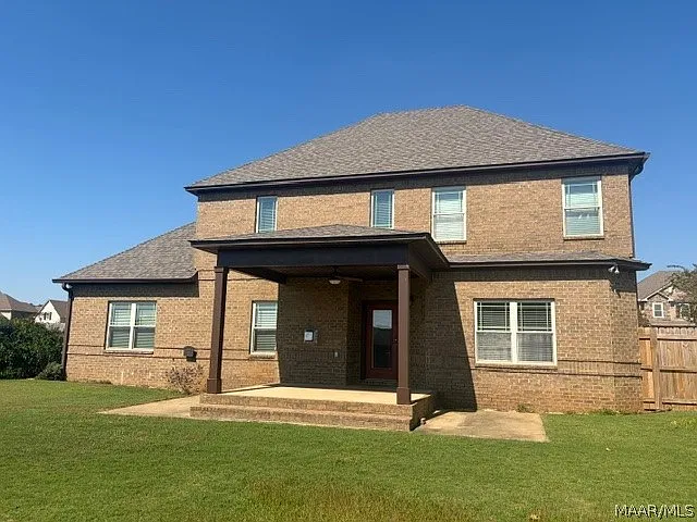 5 bed, 3.5 bath, 3670 sqft, $2,900 — Photo 2