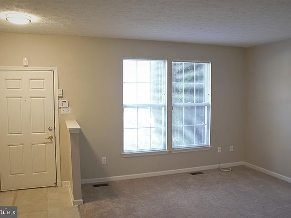 3rd image of 5 Aspen Glen Ct