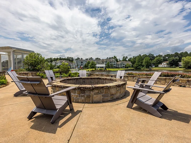 Lakeside Village Apartments