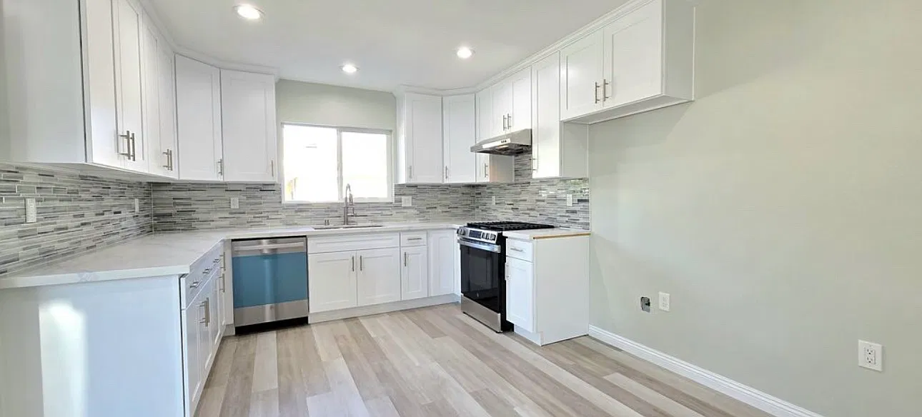 3 bed, 1100 sqft, $3,300 — Photo 2