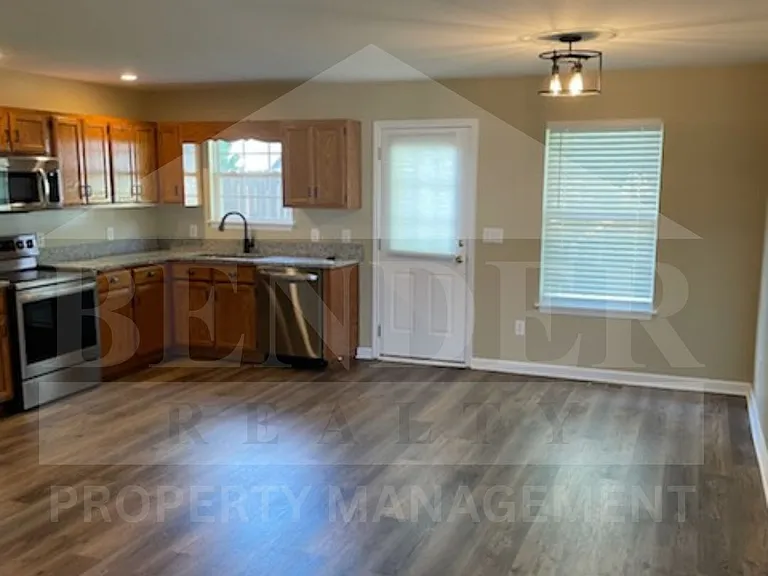 1732 31st St NE — Photo 3