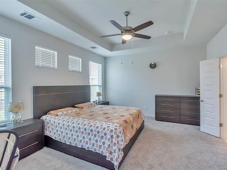 563 Saturnia Dr — Photo 12