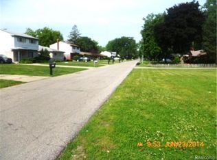 18780 Hilton Dr, Southfield, MI