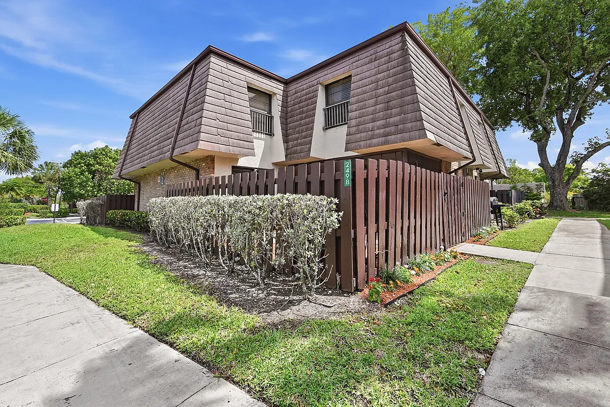 Building Photo - 2498 NW 99th Ave