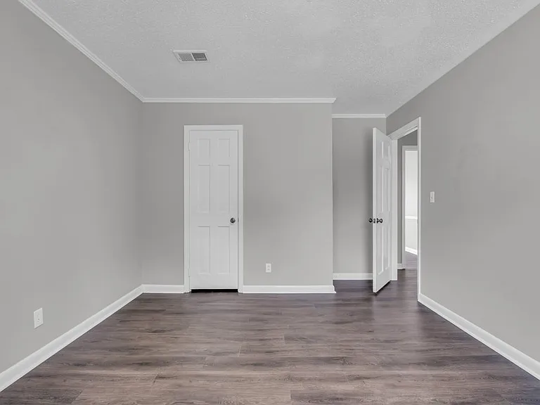 400 Forrest Blvd #9 — Photo 12