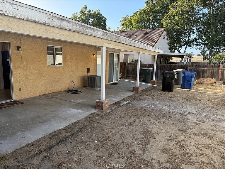 2211 S Walker Ave — Photo 20