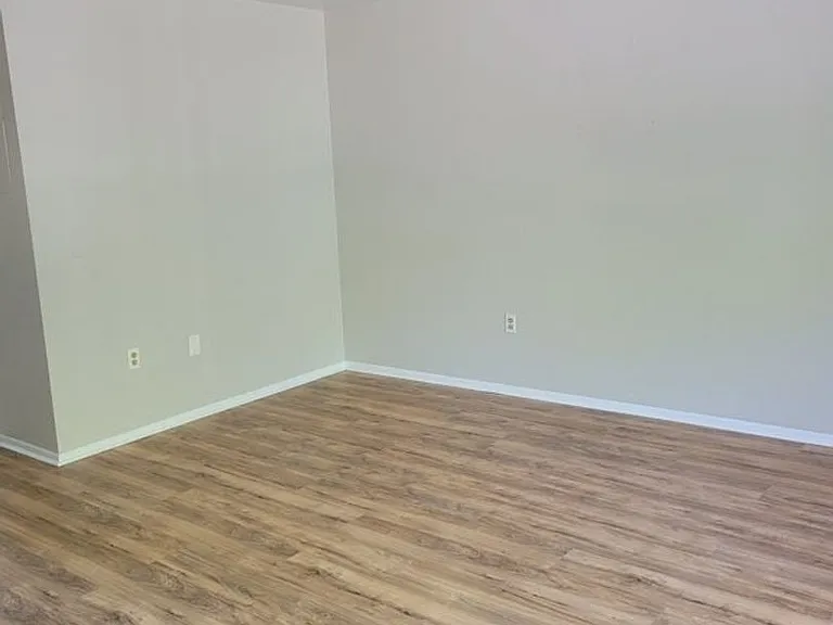 7203 SW 44th Pl — Photo 2