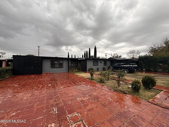 3rd image of 2664 N Valle Verde Dr