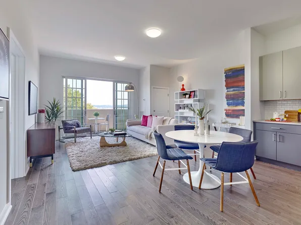 668a Avenue East image 1 of 9