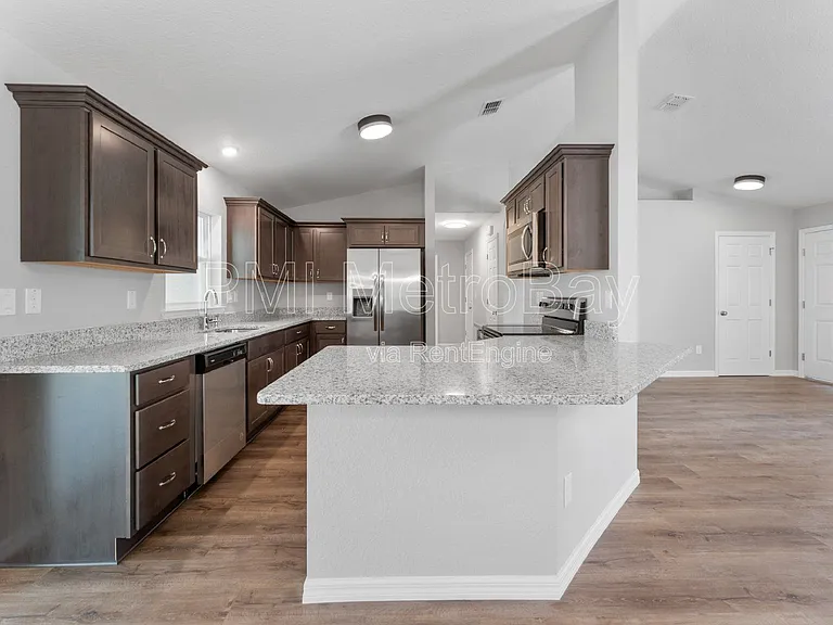 9461 N Sandree Dr — Photo 15