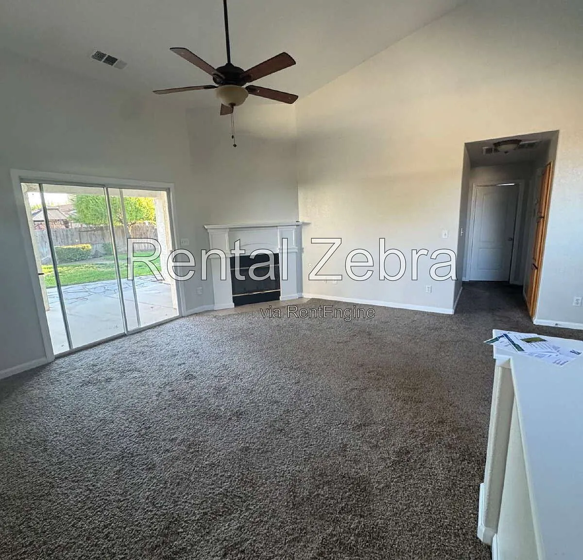 3 bed, 2.0 bath, 1389 sqft, $2,495 — Photo 2