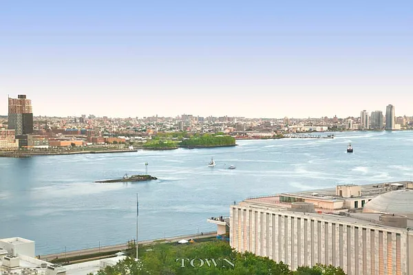 Sold by Town Residential | media 37