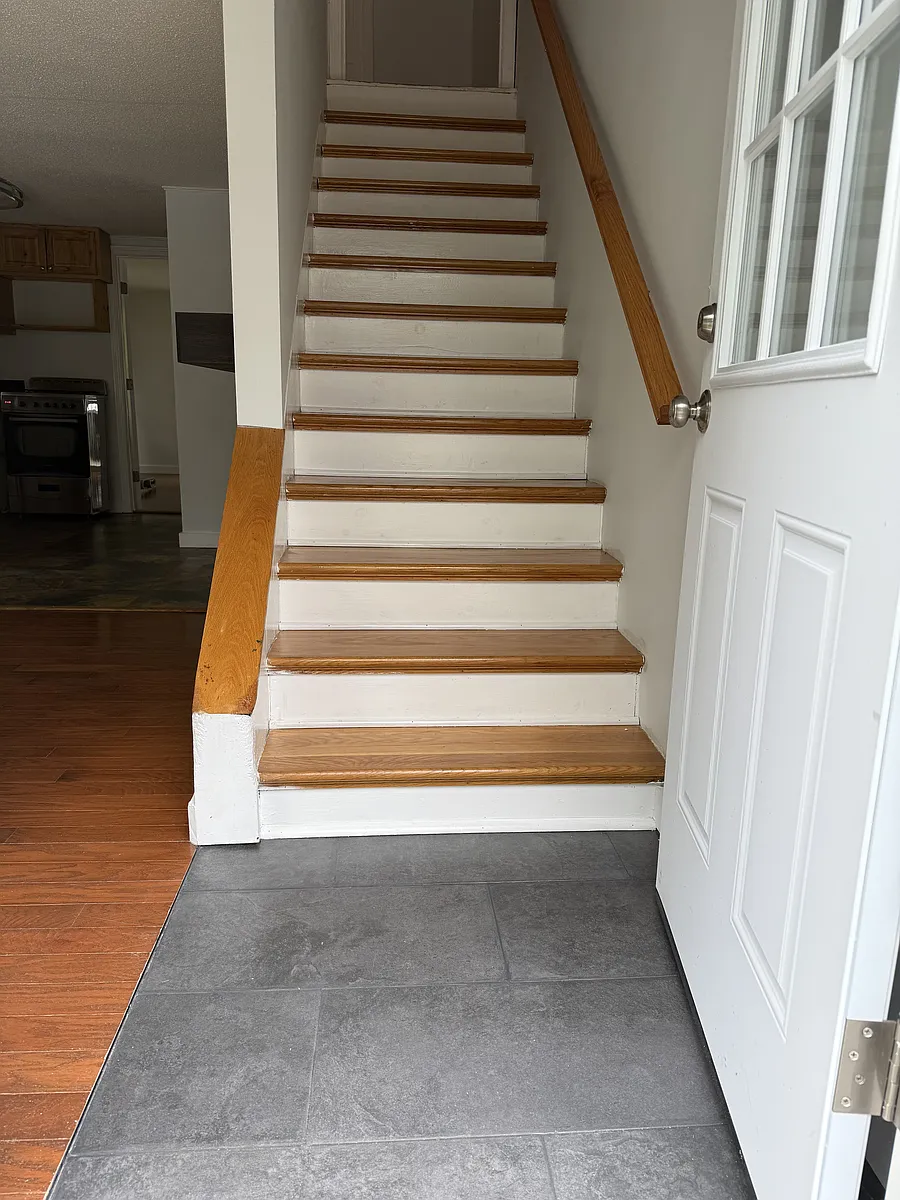 Front Entry - 15 Eel St #A