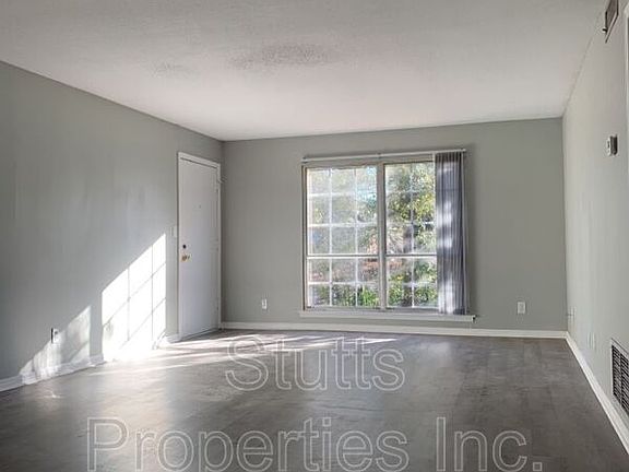 4th image of 1975 Darby Dr APT E-8