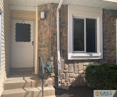 2nd image of 1087 Schmidt Ln