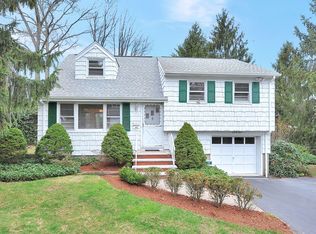 44 Crescent St, Closter, NJ 07624