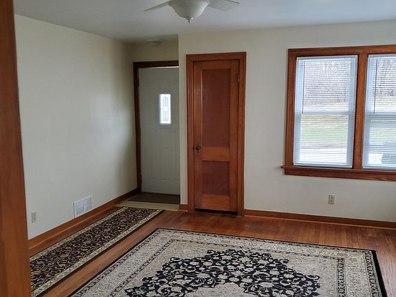 5th image of 408 Courtney St