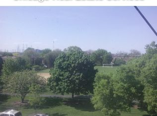 9066 Gross Point Rd APT 2B, Skokie, IL 60077