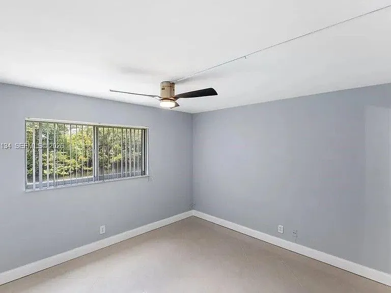 1400 NE 54th St #102 — Photo 15