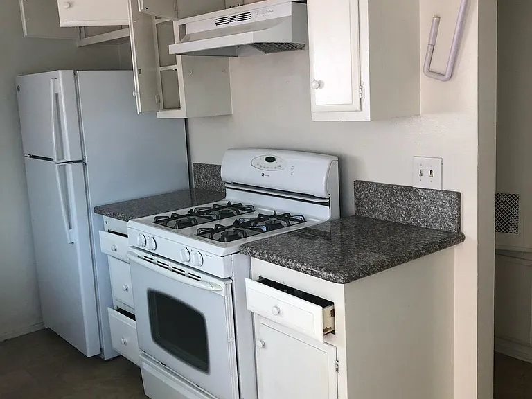 12546 Pacific Ave #4 — Photo 5