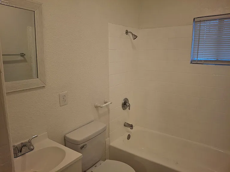 1007 C St #3 — Photo 11