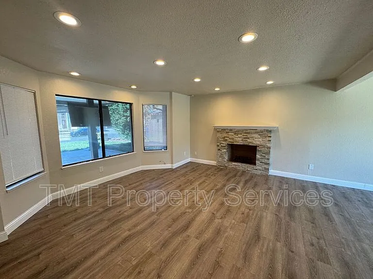 6931 Cobblestone Way — Photo 4