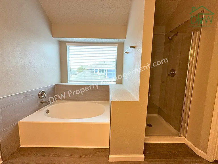 704 Inglewood Trl — Photo 18