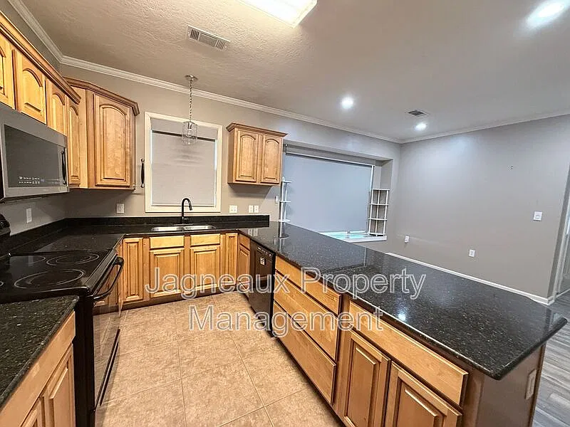 2 bed, 2.5 bath, 1364 sqft, $2,000 — Photo 4