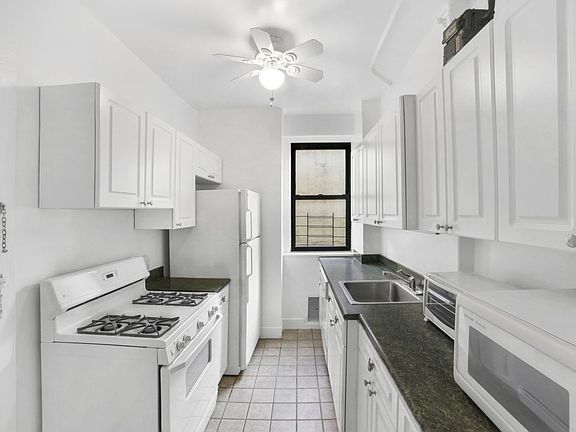 4th image of 240 W 75th St APT 4B