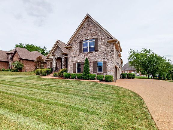 2nd image of 1064 Luxborough Dr