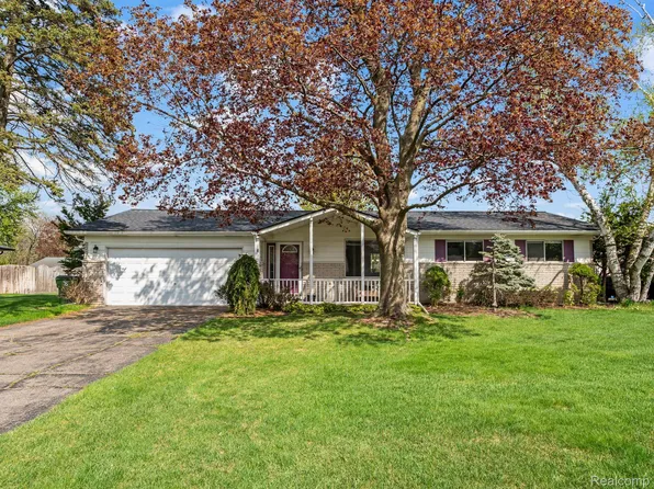 53810 Bruce Hill Dr, Utica, MI 48316