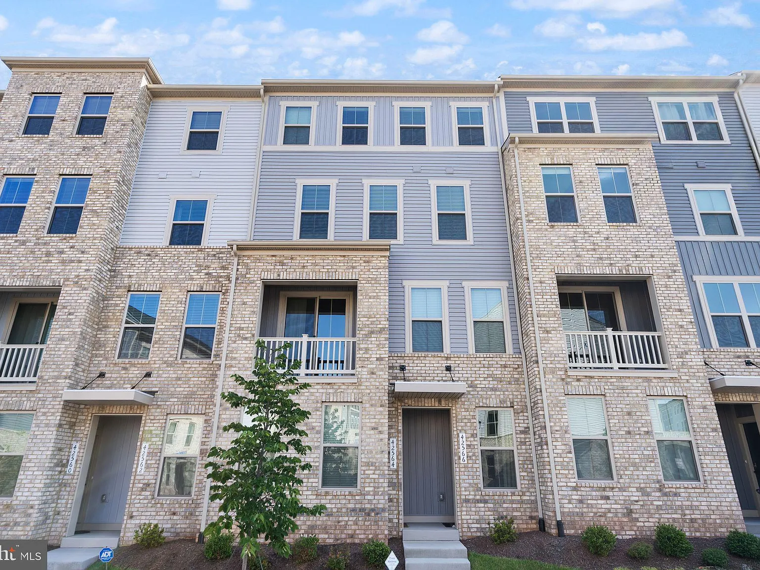 3 bed, 2.5 bath, 2152 sqft, $3,350 — Photo 1