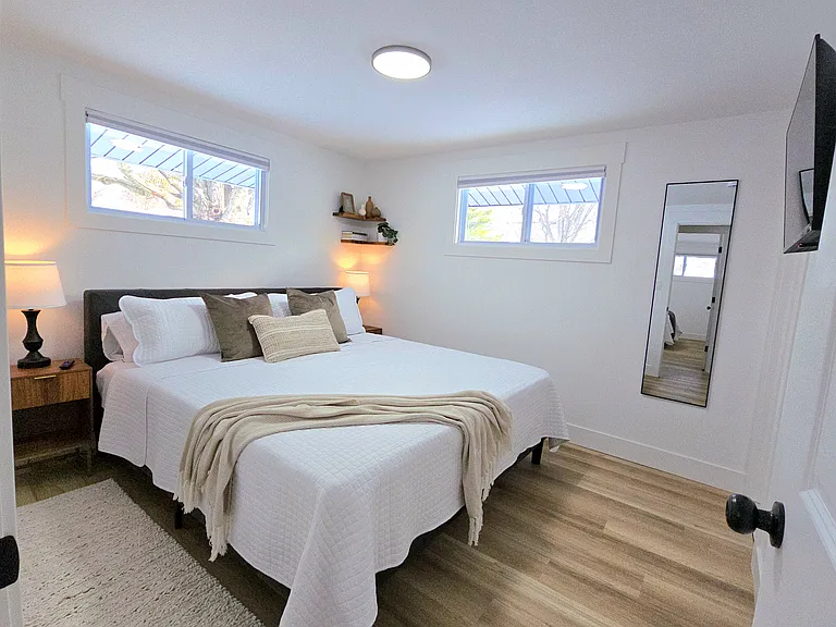 3209 Waltham Ave — Photo 8