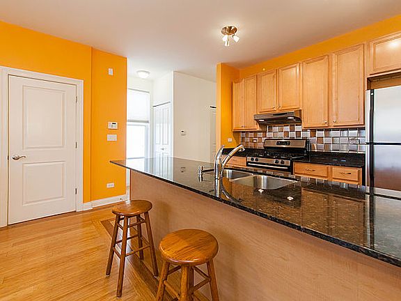 4th image of 1915 N Whipple St #1
