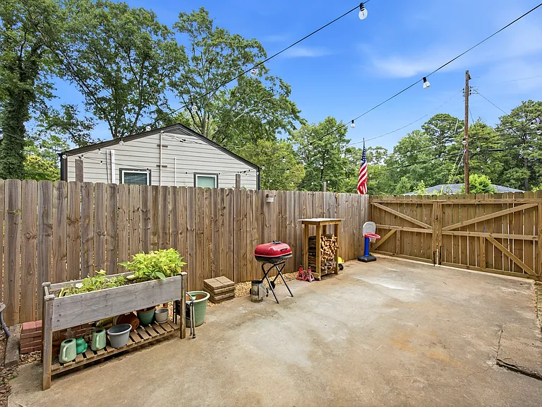2596 Gordon Cir SE — Photo 19