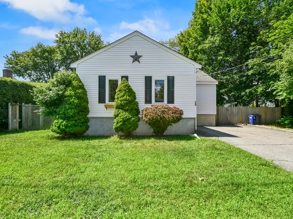 20 Governors Dr, Reading, MA 01867