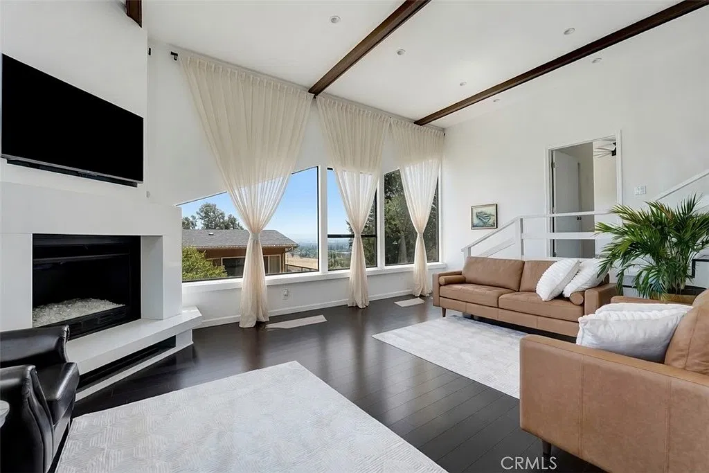 3 bed, 1520 sqft, $4,350 — Photo 4