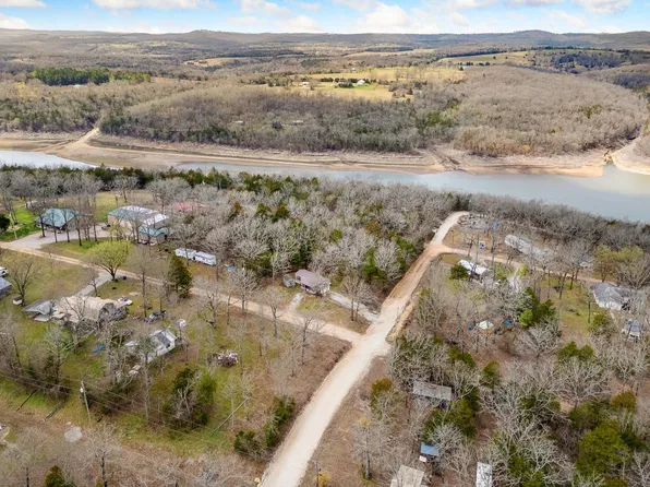 18581 N West Ave, Lead Hill, AR 72644