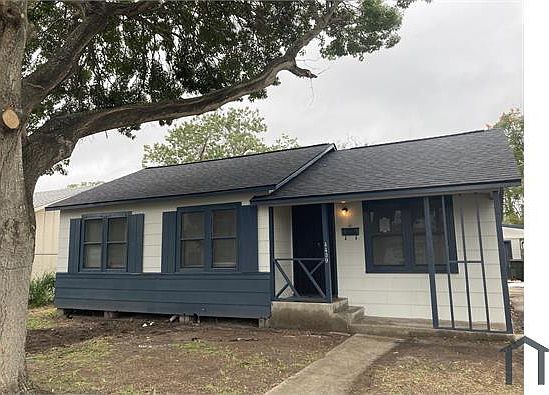 3rd image of 4409 Moravian Dr