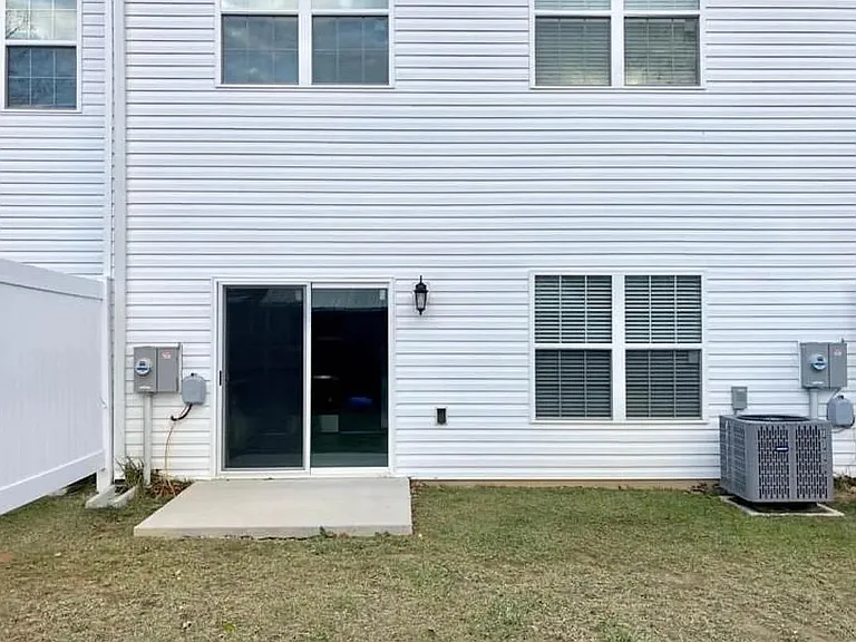 1100 Maid Marian Ln NE — Photo 33