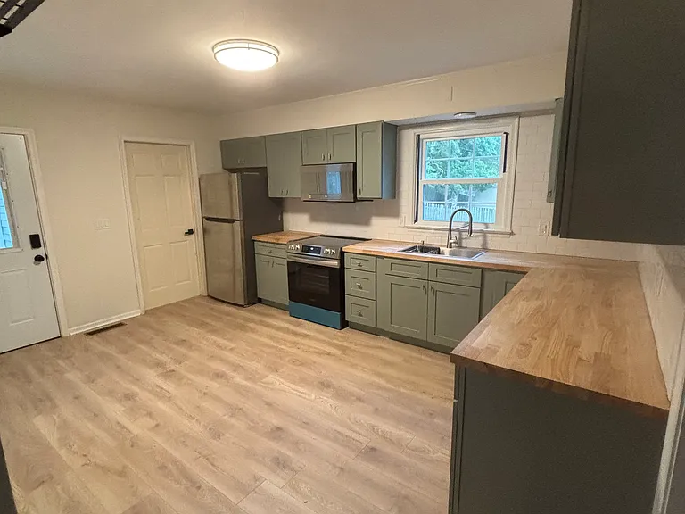 429 South Blvd — Photo 6