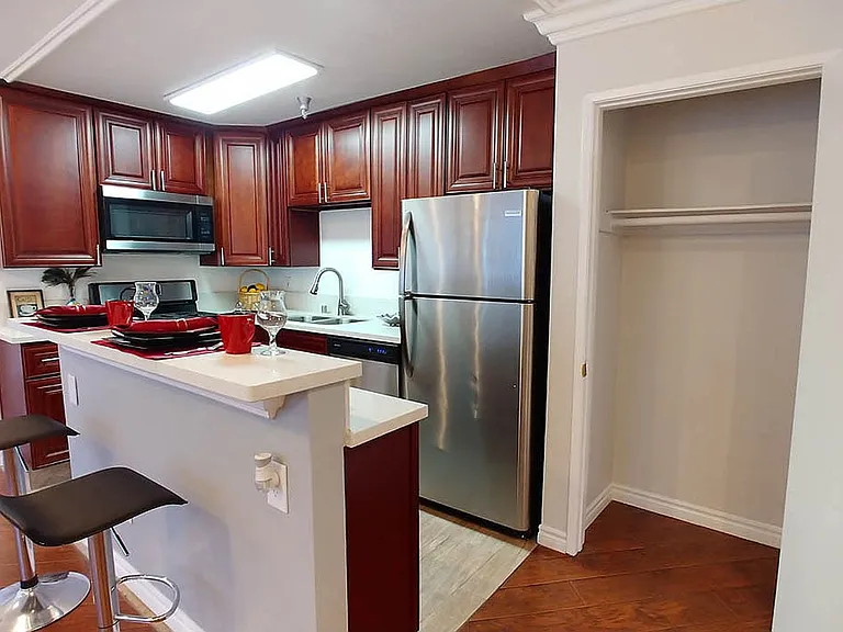 Five Star Suites — Photo 49