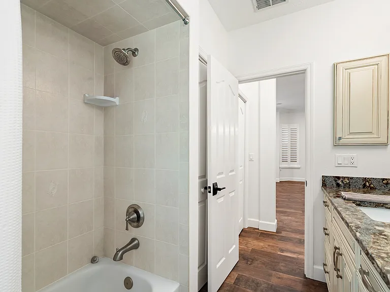 12649 Oak Hollow Ct — Photo 43