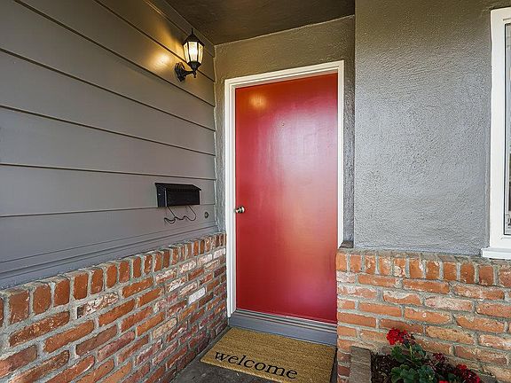 4th image of 1295 Norval Way