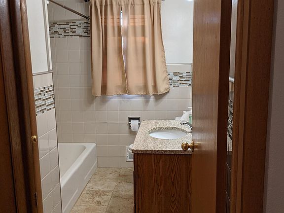 4th image of 2611 Karen Dr